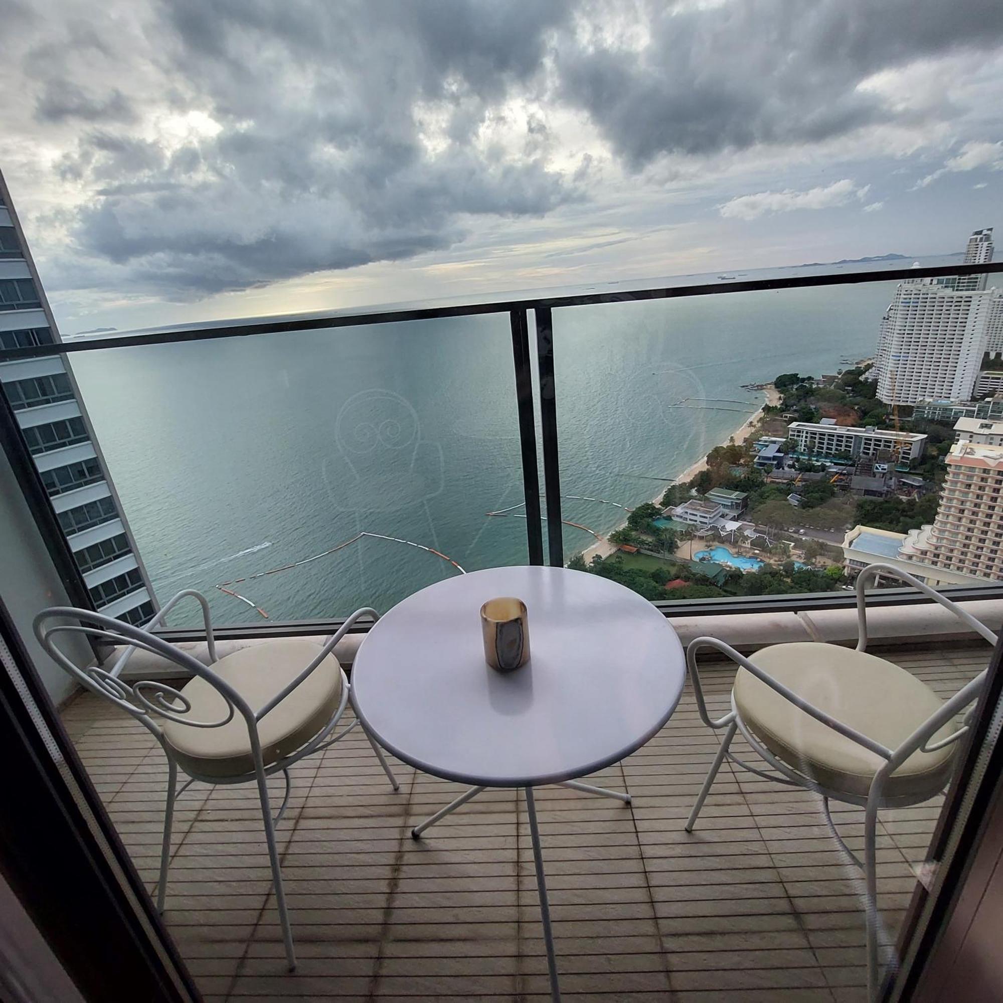 Sea View Apartment In Pattaya ภายนอก รูปภาพ