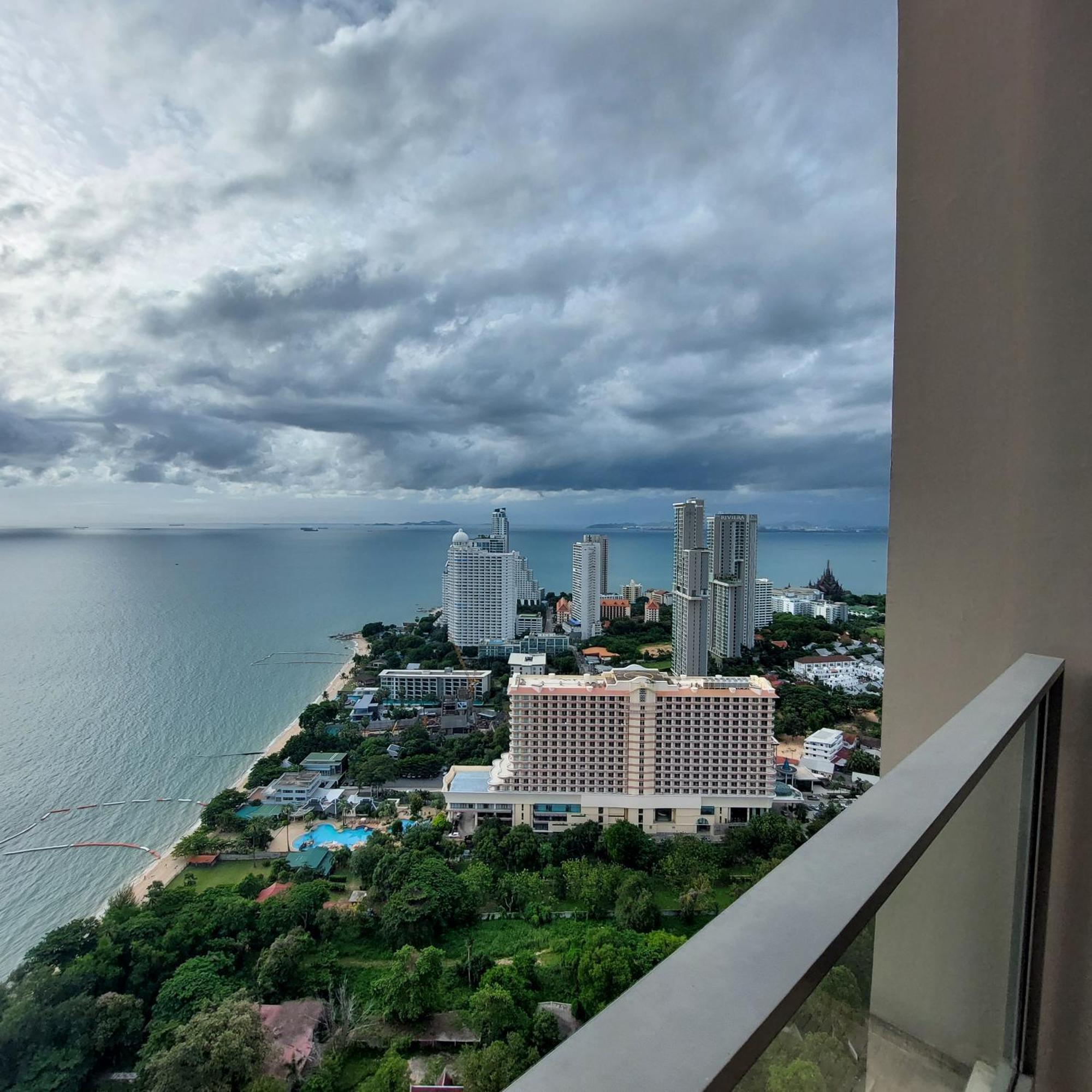 Sea View Apartment In Pattaya ภายนอก รูปภาพ