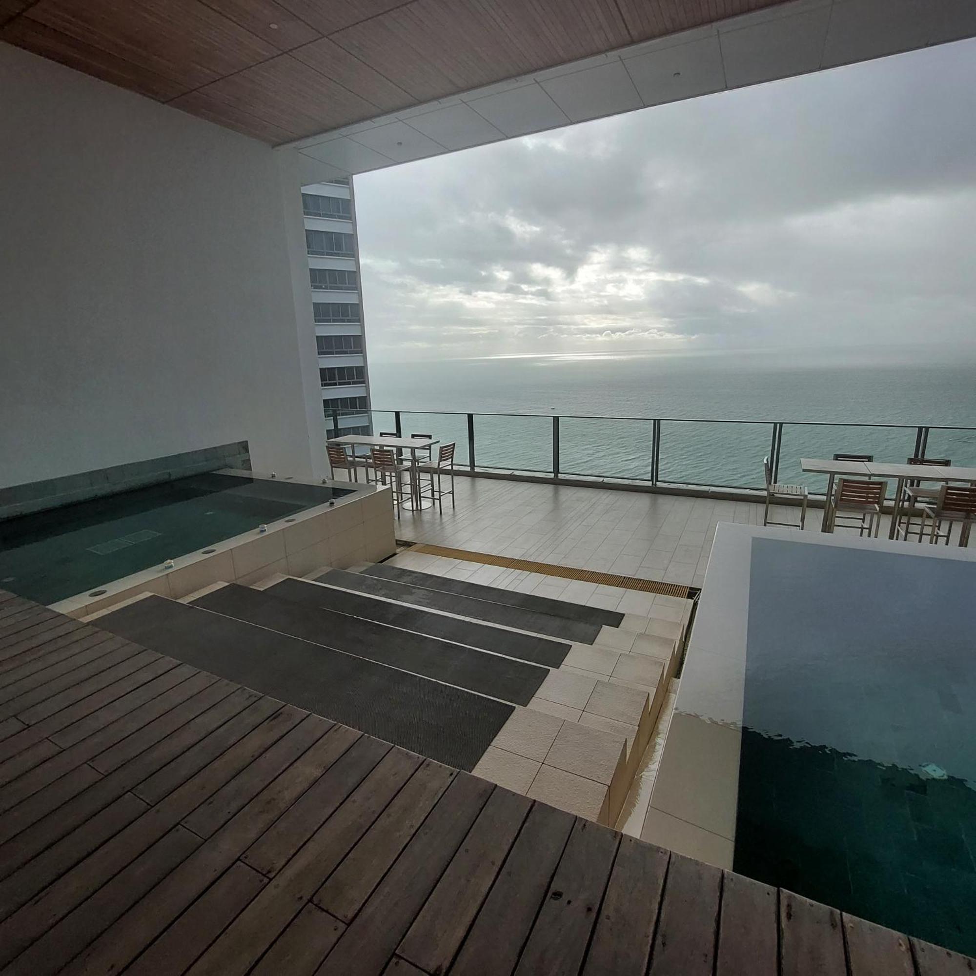 Sea View Apartment In Pattaya ภายนอก รูปภาพ