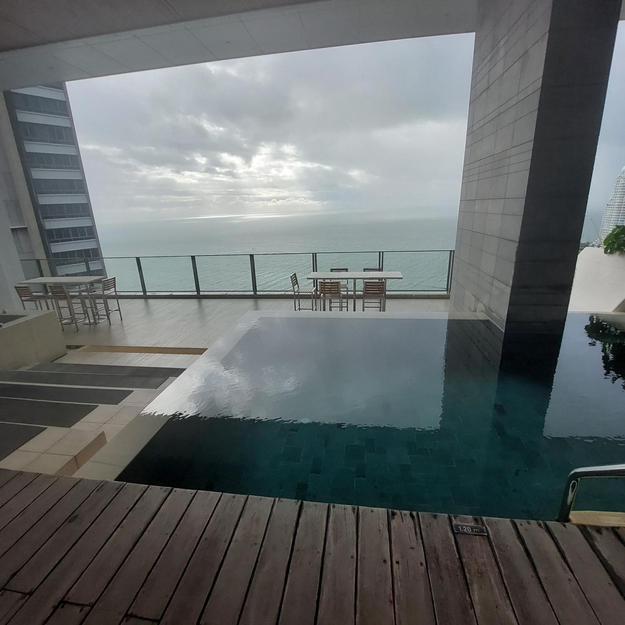Sea View Apartment In Pattaya ภายนอก รูปภาพ
