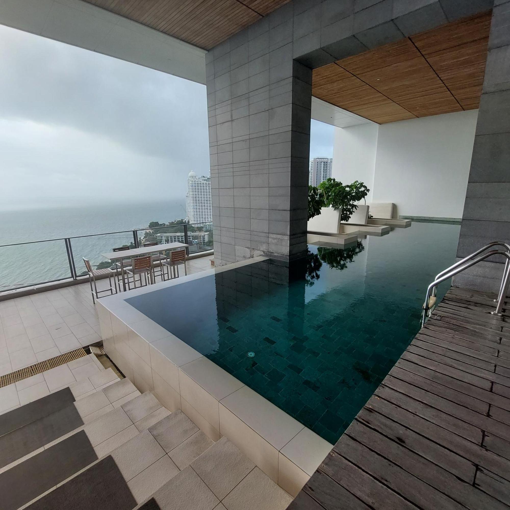 Sea View Apartment In Pattaya ภายนอก รูปภาพ