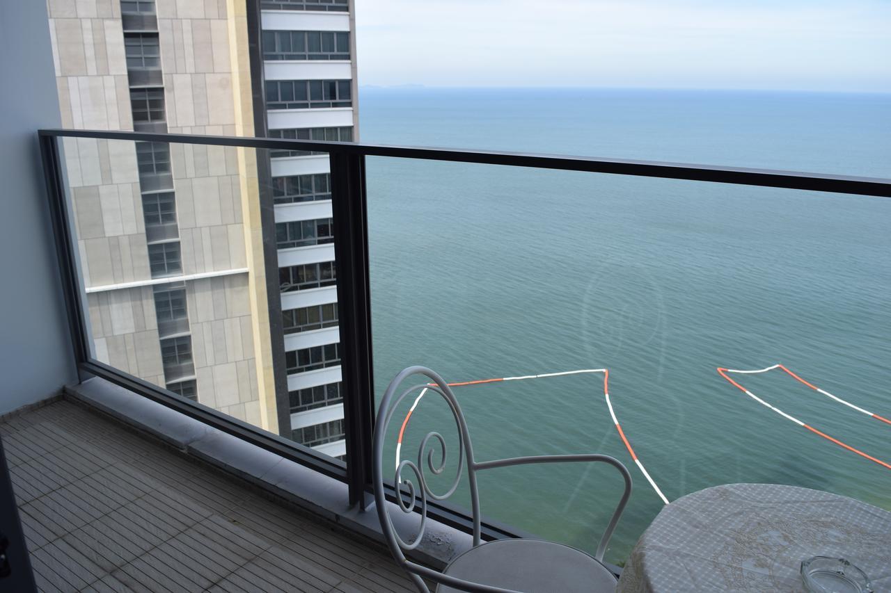 Sea View Apartment In Pattaya ภายนอก รูปภาพ